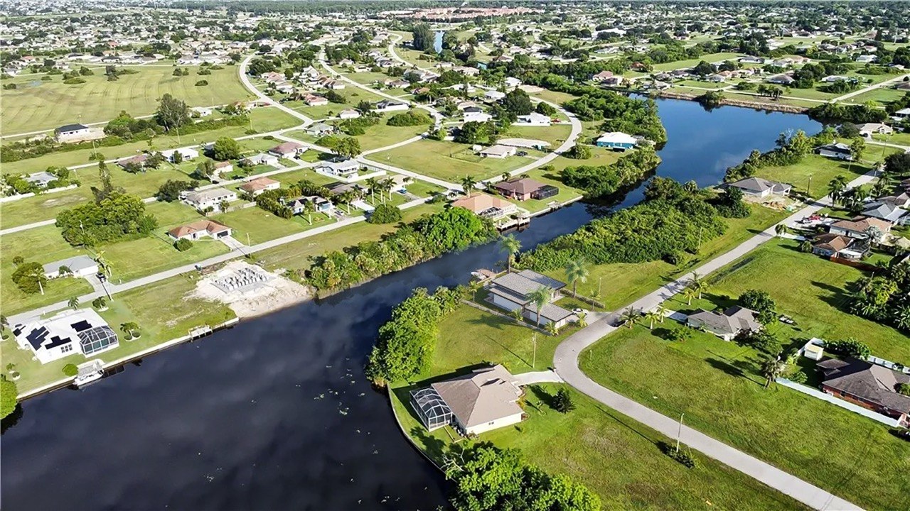 Project gallery: Aerial canal location