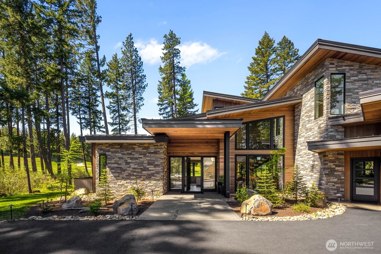Project gallery: Contemporary mountain residence entry